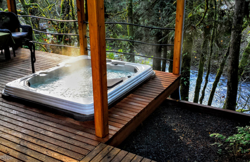 Hot tub at Zen River Retreat.