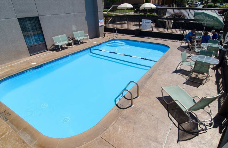 Outdoor pool at Hampton Inn St. Robert.