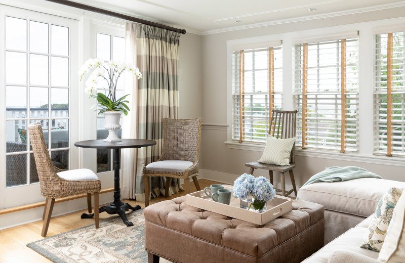 Guest living room at Vineyard Square Hotel & Suites.