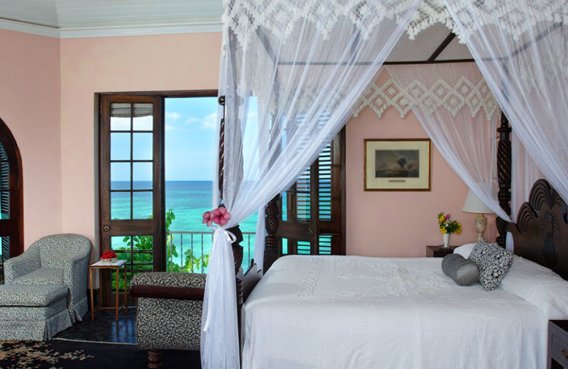 Guest bedroom at Bluefields Bay Villas.