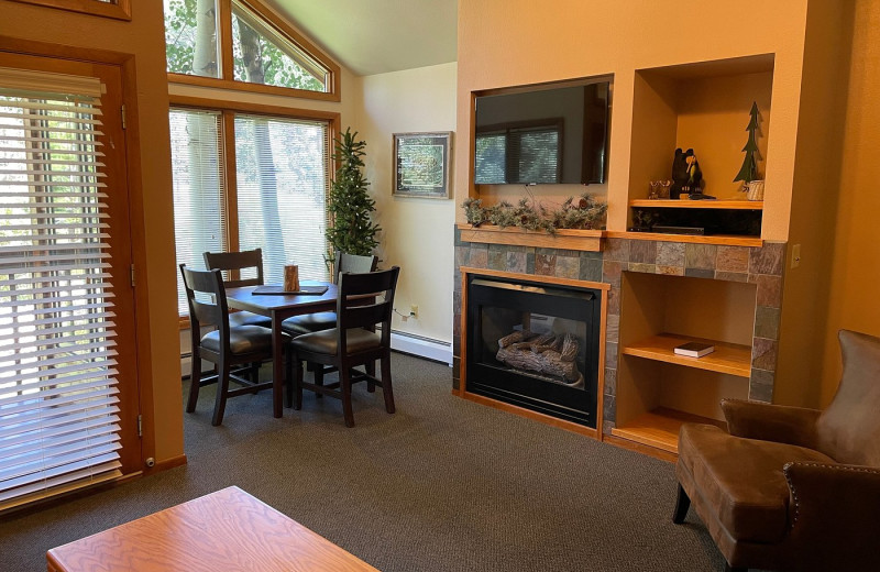 Guest room at Aspen Winds.