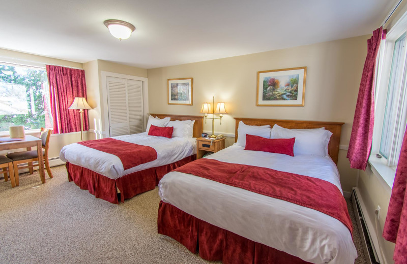 Guest room at Oxen Yoke Inn.