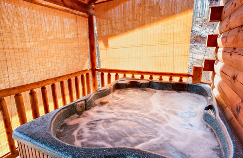 Hot tub at Alpine Mountain Chalets. 