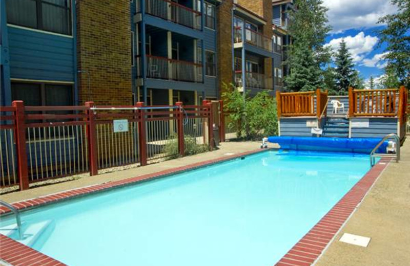 River Mountain Lodge outdoor pool at Breckenridge Discount Lodging. 