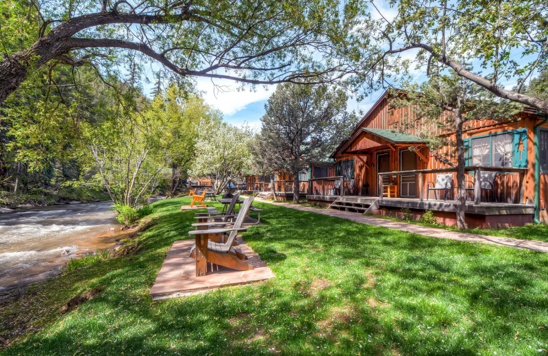 Exterior view of Colorado Bear Creek Cabins.