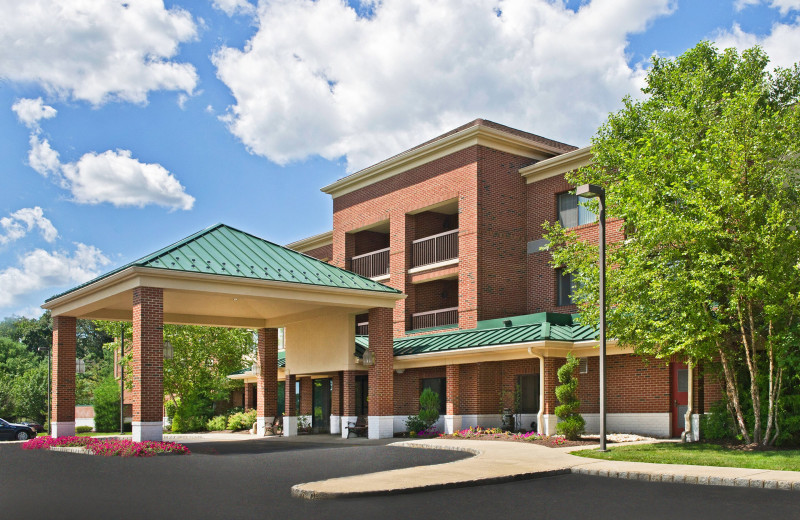 Exterior view of Courtyard by Marriott Parsippany.