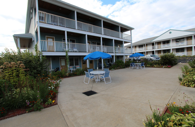 Exterior view of Mariner Resort.