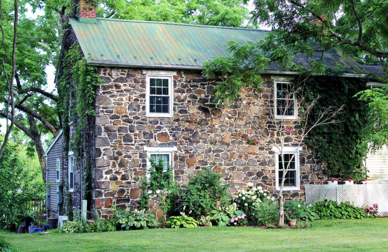 Exterior view of Battlefield Bed & Breakfast.