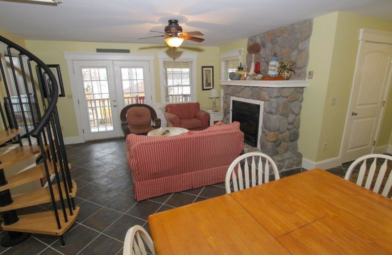 Guest living room at Sheepscot Harbour Village & Resort.