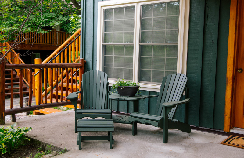 Courtyard Studio accommodation with a spacious patio at Heather Lodge.