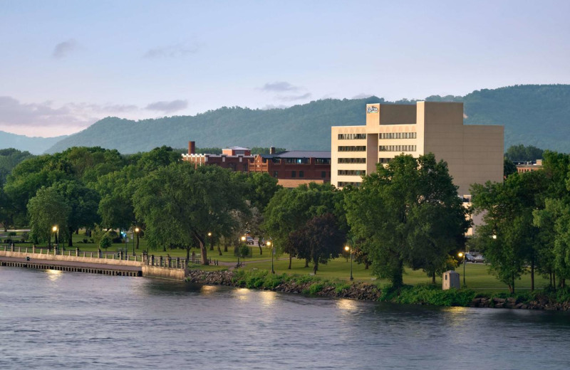 Exterior view of Radisson Hotel La Crosse.