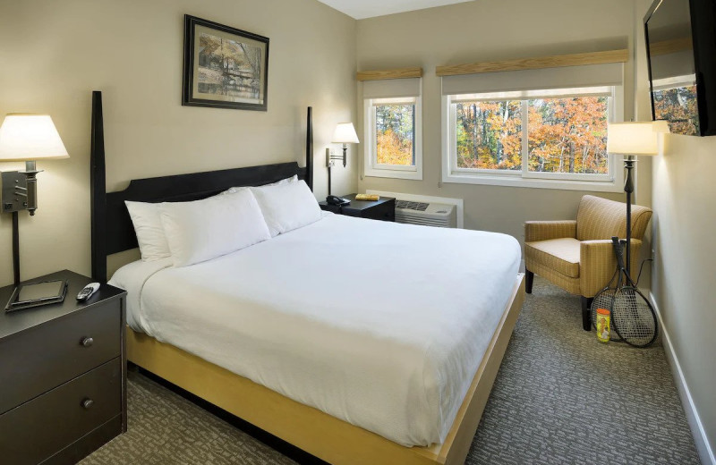 Guest bedroom at Steele Hill Resorts.