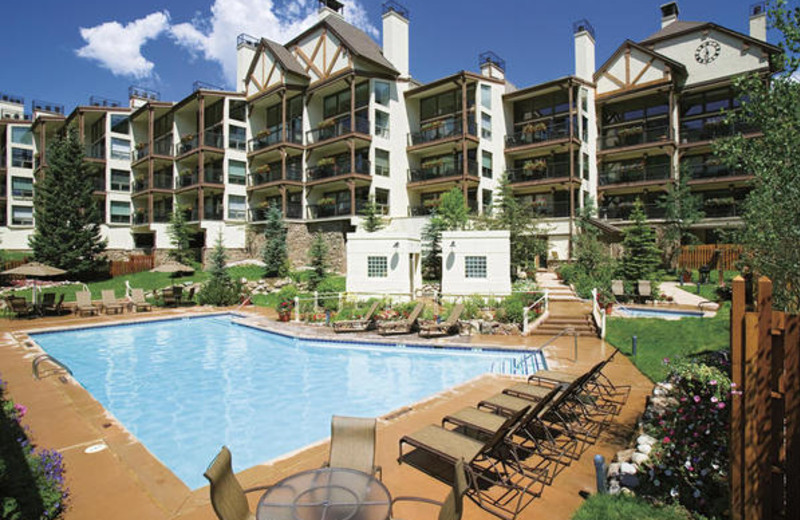 Exterior view of outdoor pool and resort at Montaneros in Vail.