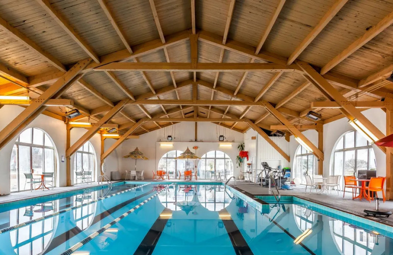 Indoor pool at Aurora Inn - Hotel 