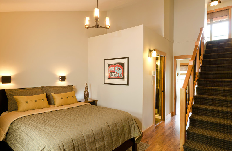 Guest bedroom at Nootka Marine Adventures.