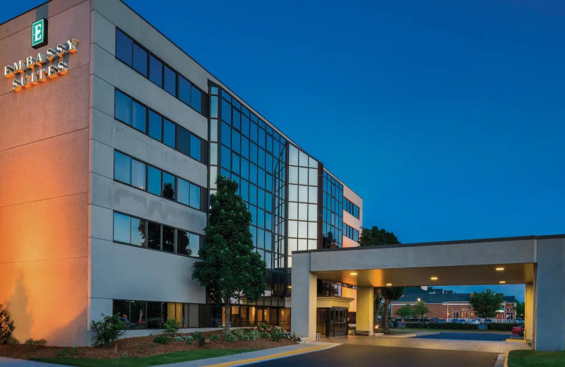 Exterior view of Embassy Suites by Hilton Milwaukee Brookfield.