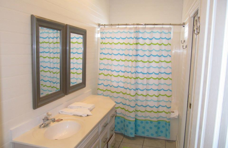 Vacation rental bathroom at Newman-Dailey Resort Properties, Inc. 