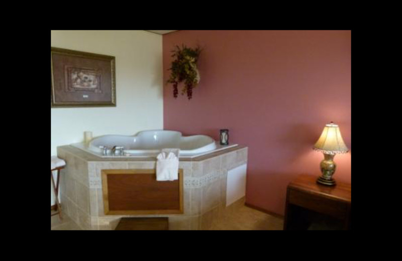 Jacuzzi at Pointe West Resort & Suites.