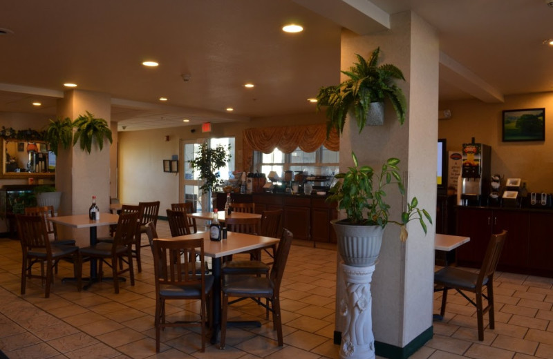 Dining area at BridgePointe Inn & Suites.