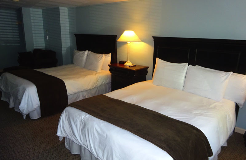 Guest room at OgunquitHotels.net.
