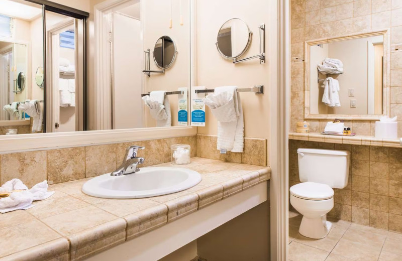 Guest bathroom at Best Western Plus Pepper Tree.