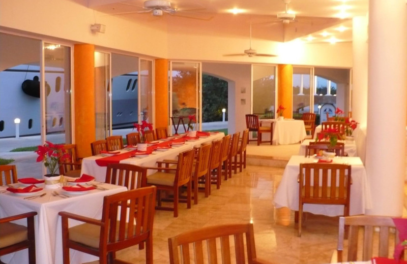 Dining at Puerto Isla Mujeres Resort & Yacht Club.