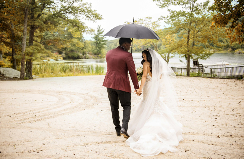 Wedding couple at Arrow Park Lake and Lodge.