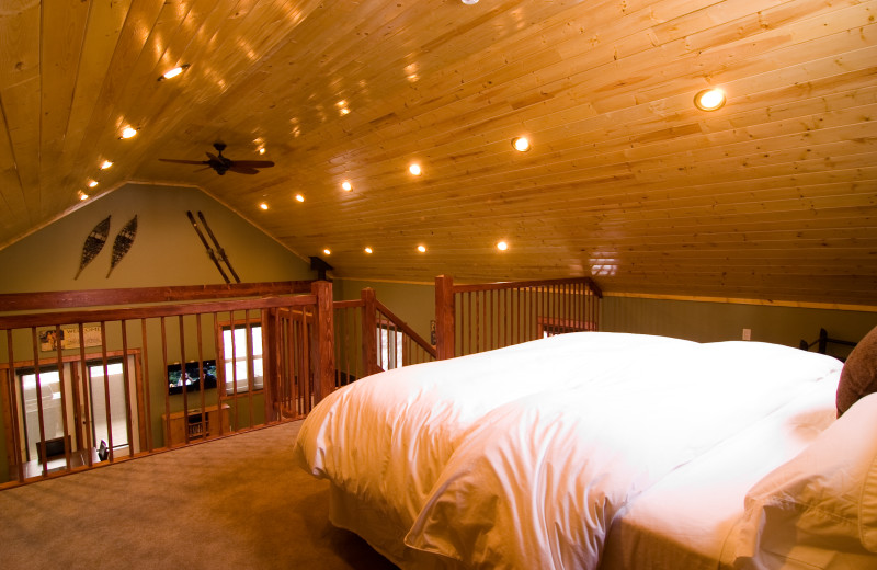 Rental bedroom at Cedar House Restaurant & Chalets.