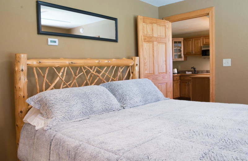 Guest bedroom at The Lodge at Giants Ridge.