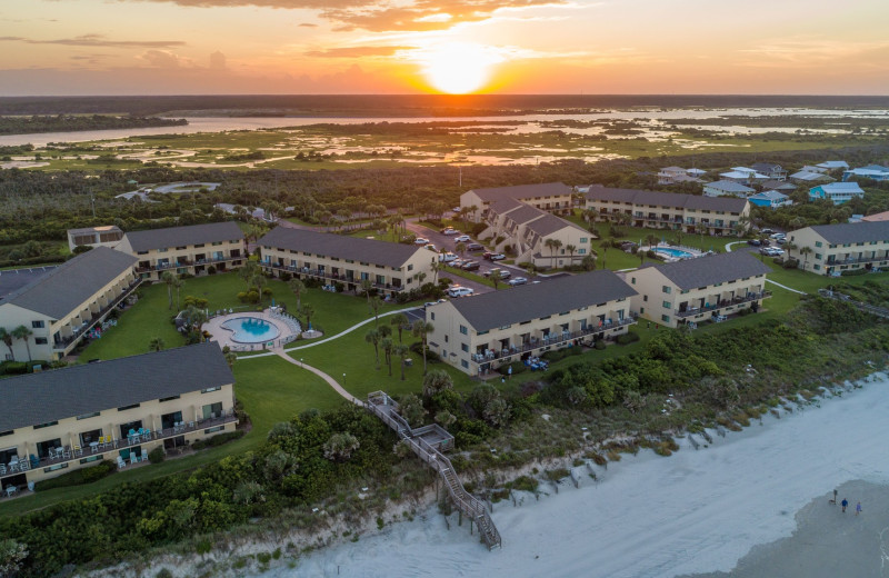 Exterior view of Summerhouse Beach Resort.