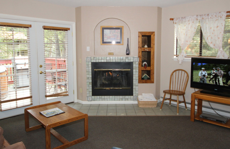 Guest living room at Streamside on Fall River.