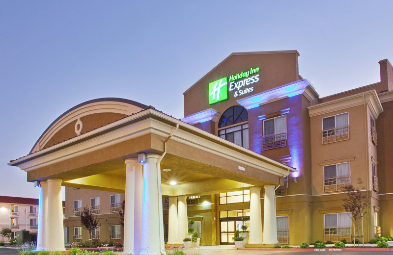 Exterior view of Holiday Inn Express Hotel 