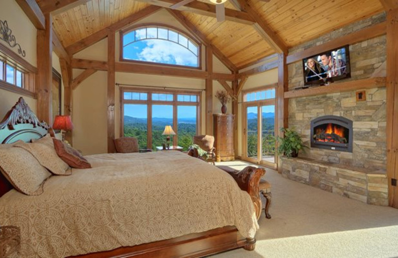 Cabin bedroom at Cabin Fever Vacations.