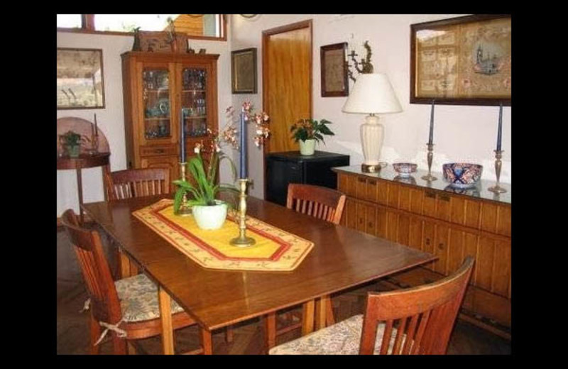 Dining room at Vista Bed & Breakfast.