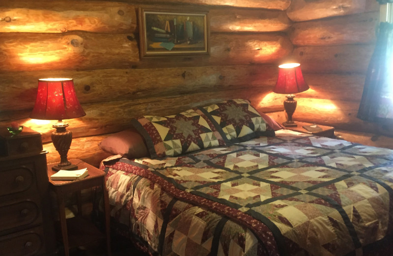 Cabin bedroom at Buckhorn on Caribou Lake.