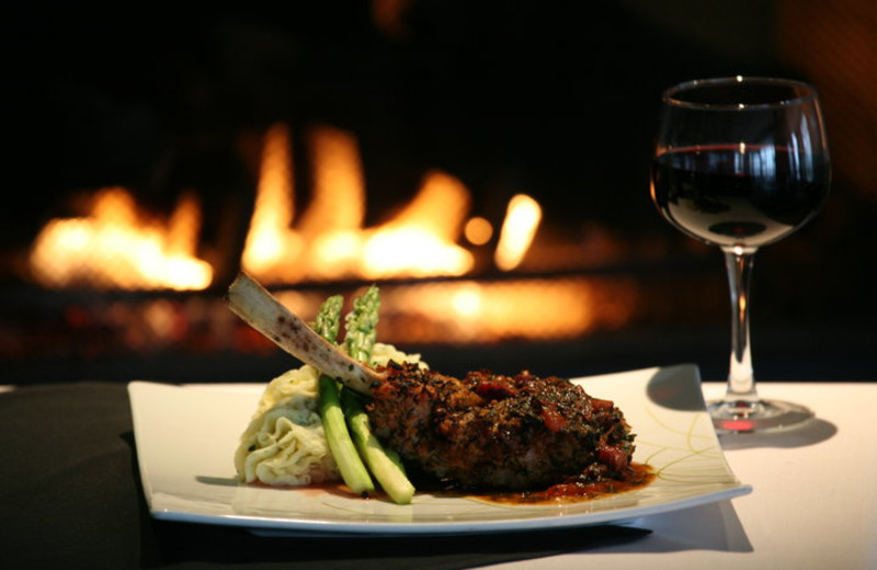 Fine dining at Bay Pointe Inn.