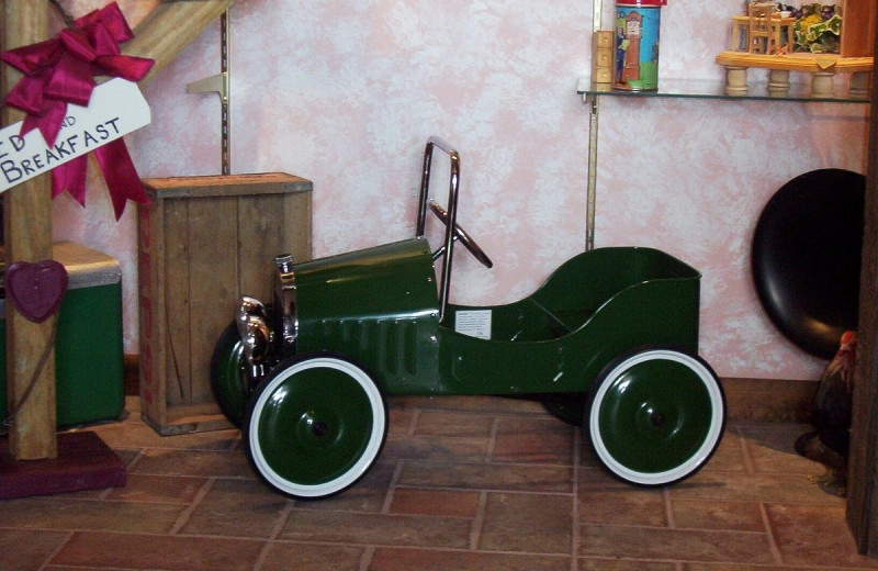 Foyer at Red Barn Village Bed 