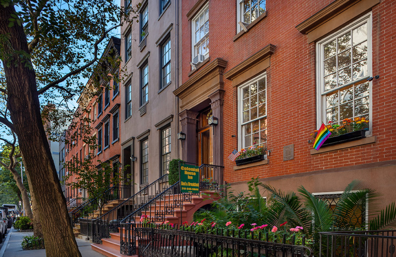 Exterior view of Colonial House Inn.