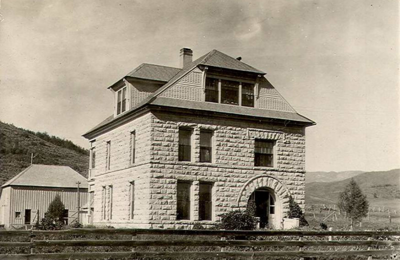 The Crawford House near Trailhead Lodge.