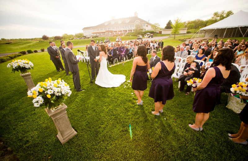 Located just off the 18th green of the famed Arnold Palmer course, the canopied Outdoor Pavilion places your reception in the center of it all – with sweeping views of the courses, driving range and lakeshore. The pitched tent creates opportunities for dramatic décor and lighting details, while protecting from sun and late-night dew. Additionally, the poured cement floor creates a level surface and lays out ample space to seat 100 guests banquet-style amidst the gorgeous grounds of Geneva National.