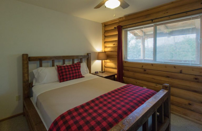 Guest bedroom at Warrens Lodging.