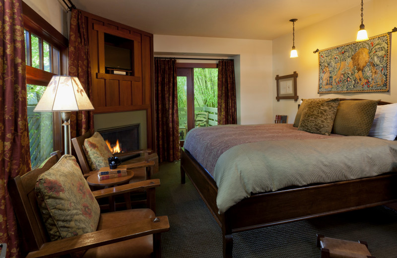 Guest room at Blackbird Inn.