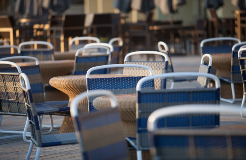 Outdoor dining at Crowne Plaza Melbourne Oceanfront Resort.