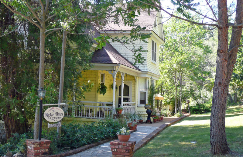 Exterior view of Harlan House.