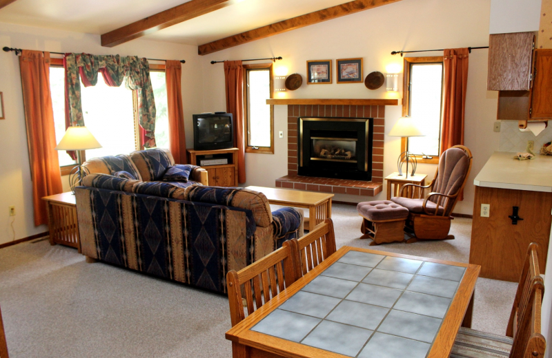 Cabin living room at Sunnyside Knoll Resort.