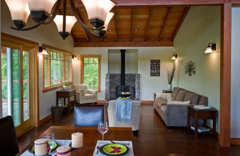 Guest room at Wing Creek Cabins Resort.