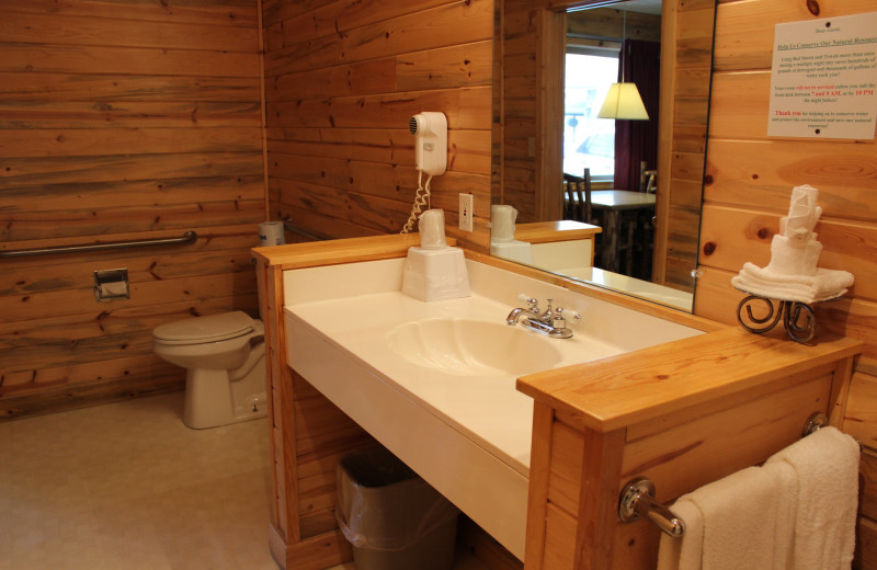 Guest bathroom at Georgetown Mountain Inn.