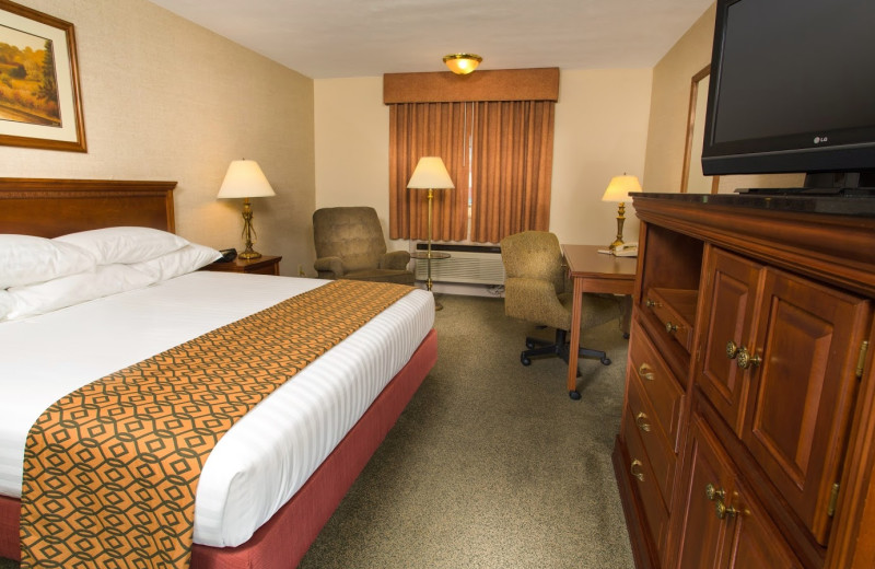 Guest room at Drury Lodge Cape Girardeau.