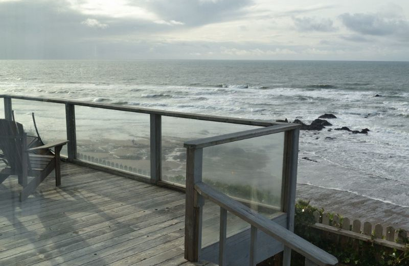 Vacation rental deck at Oregon Beach Vacations.