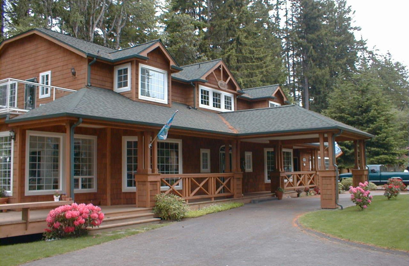 Exterior view of Selah Inn Bed & Breakfast.